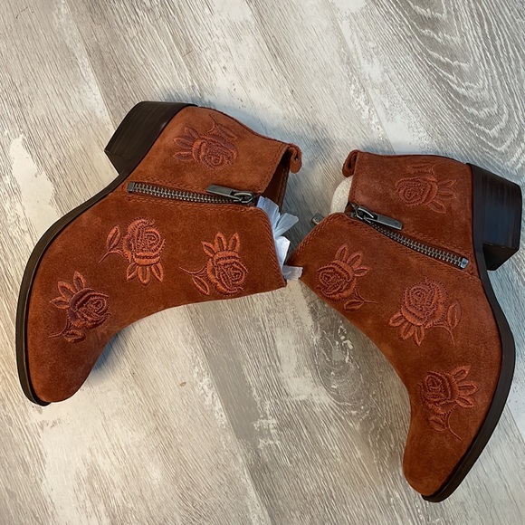 NIB Lucky Brand Basel Red Oak Oiled Suede Leather Floral Booties Boots 5 - Picture 5 of 9